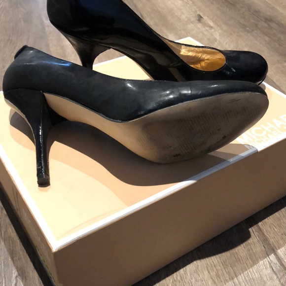 Micheal kors pumps - Picture 3 of 3